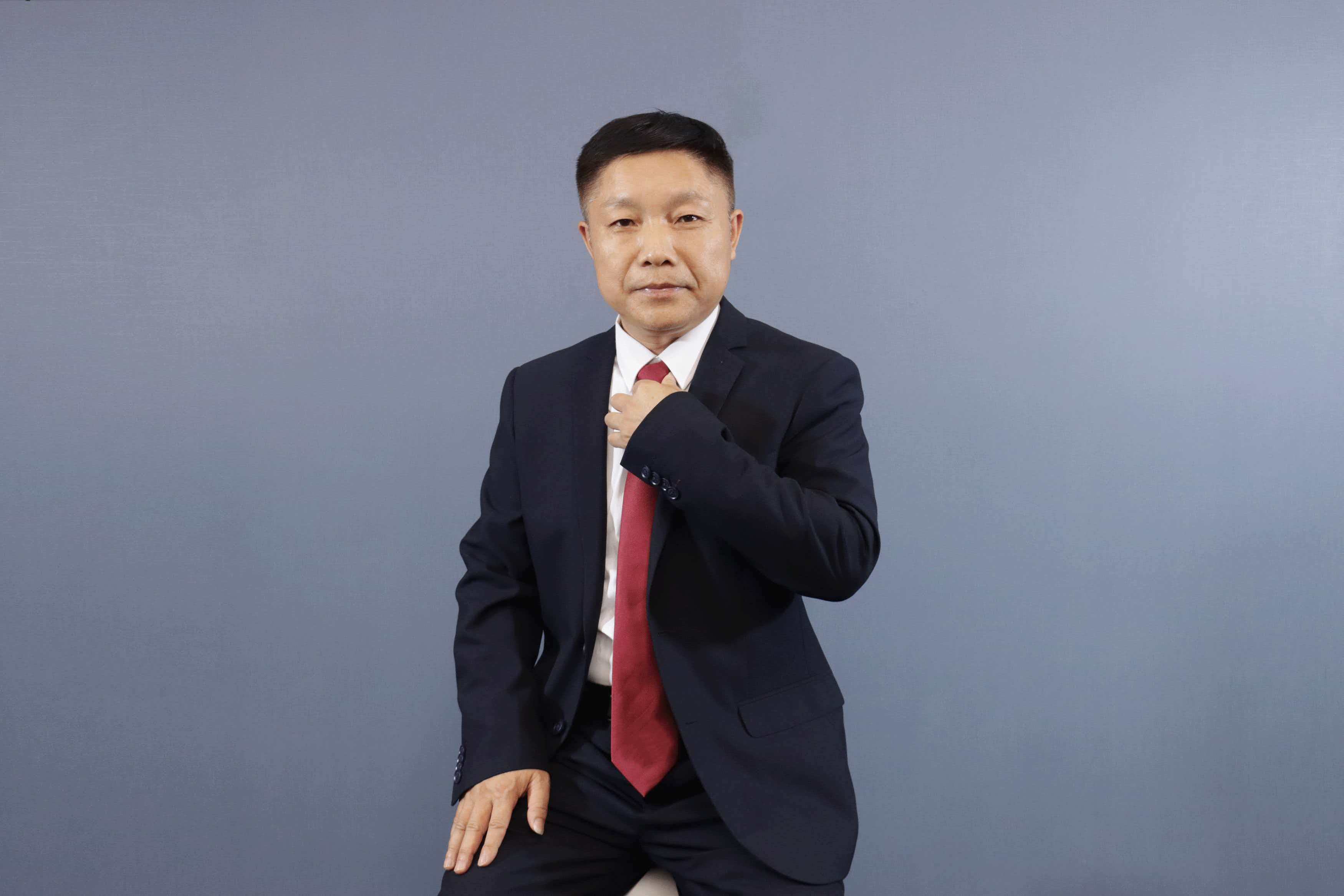 胡戍泉律师职业照